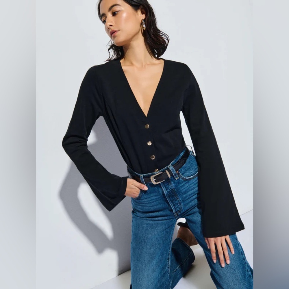 Nation Ltd Margaux Bell Sleeve V-Neck Gold Snaps Top in Black Size Small NEW